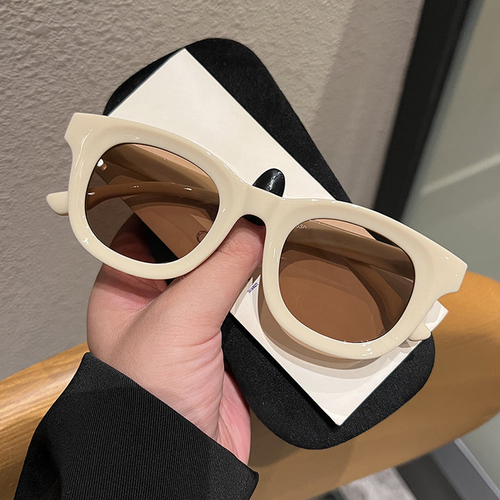 Women's stylish round sunglasses with sturdy frame and protective UV filter Bowlift