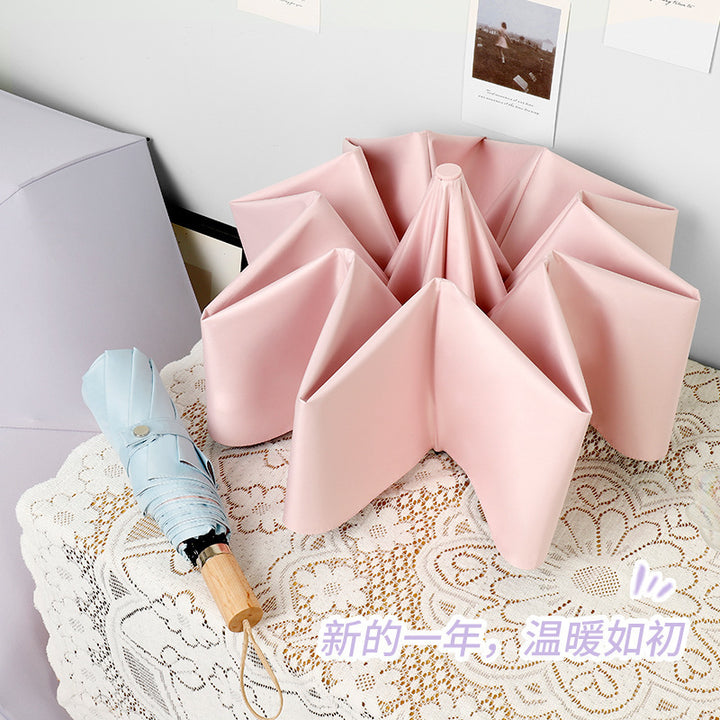 Ladies elegant folding umbrella in portrait format with stylish wooden handle Bowlift