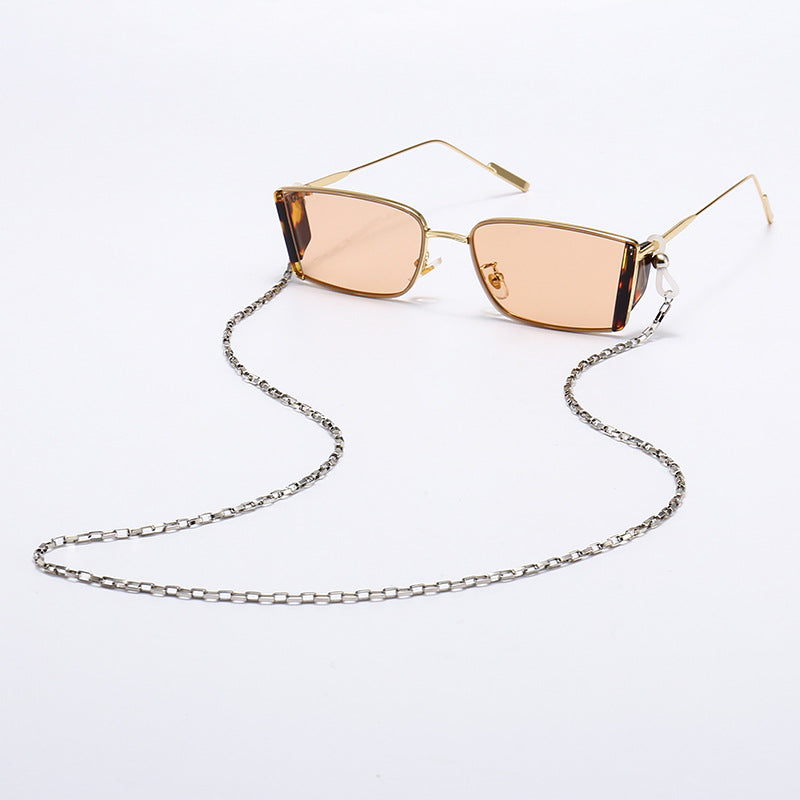 Fashionable Eyewear with Stylish Chain Bowlift