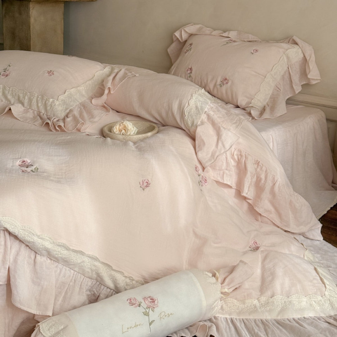 Bedding set with romantic ruffle trim and rose embroidery Bowlift