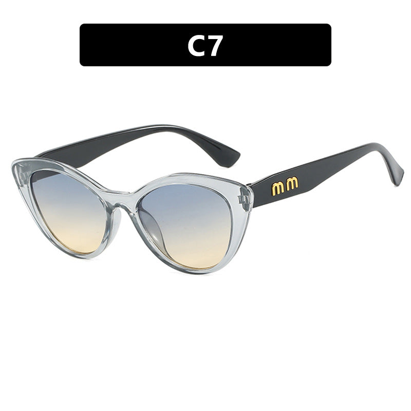 Ladies extravagant Cat-Eye sunglasses with protective UV filter Bowlift