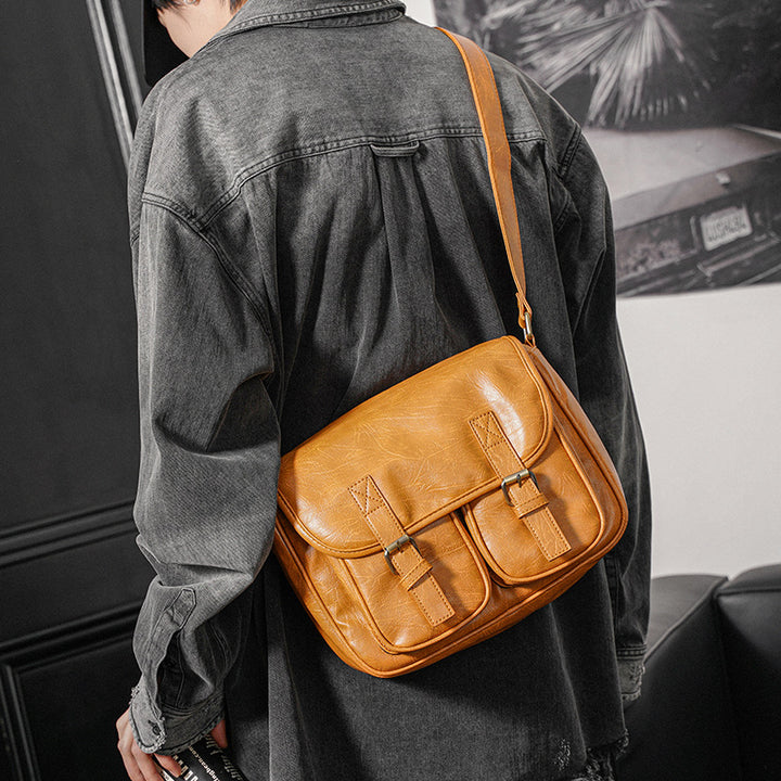 Stylish shoulder bag with practical outer pockets Bowlift