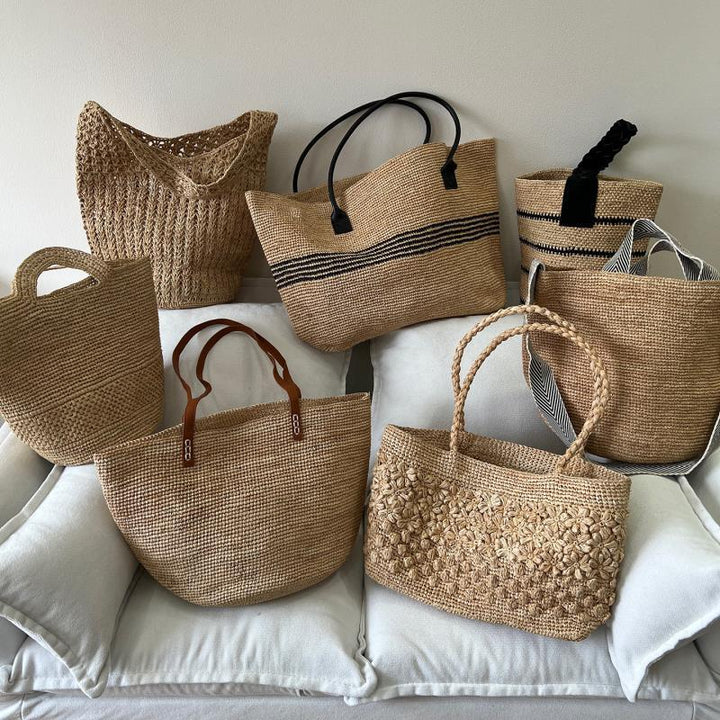 Handmade straw bag with fashionable striped pattern Bowlift