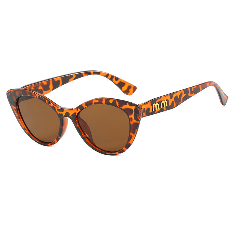 Ladies extravagant Cat-Eye sunglasses with protective UV filter Bowlift