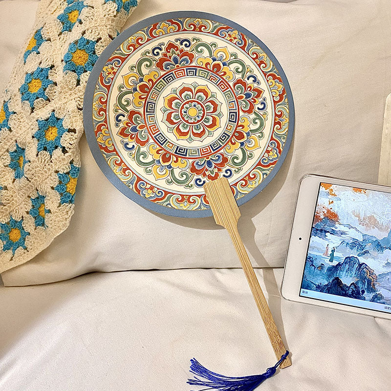 Handmade fan with artistic motif Bowlift