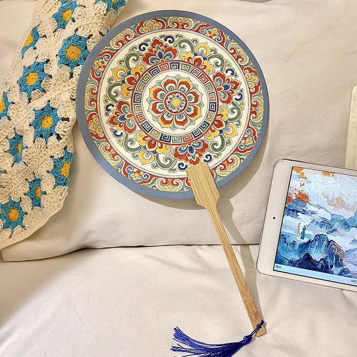 Handmade fan with artistic motif Bowlift