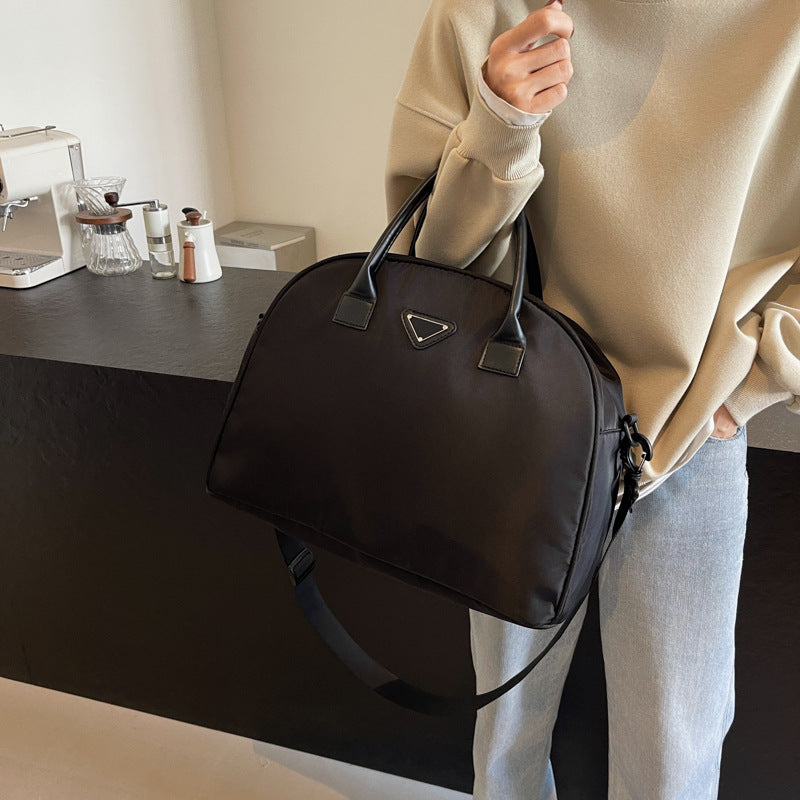 Elegant Structured Handbag Bowlift