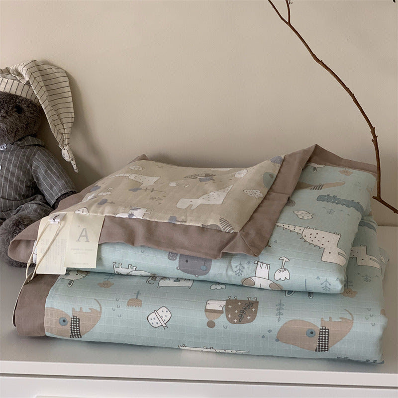 Soft muslin baby blanket with teddy design and double-layered gauze