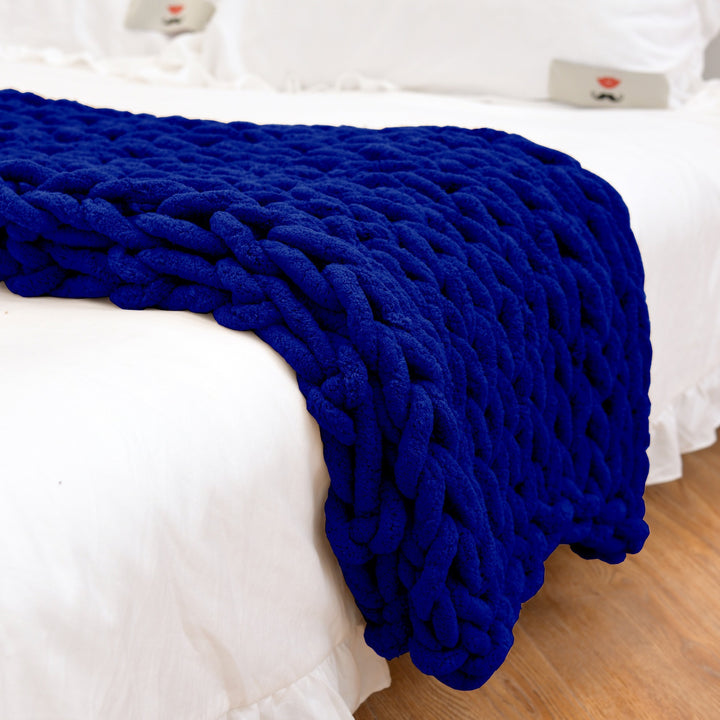 Oversized chunky knit throw blanket with plush chenille yarn Bowlift