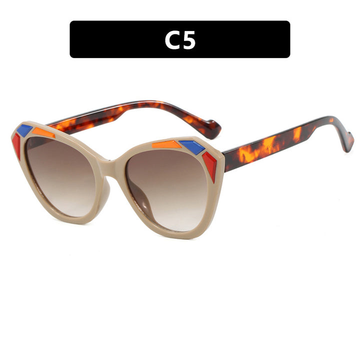 Ladies Cat Eye Sunglasses with Fashionable Details Bowlift