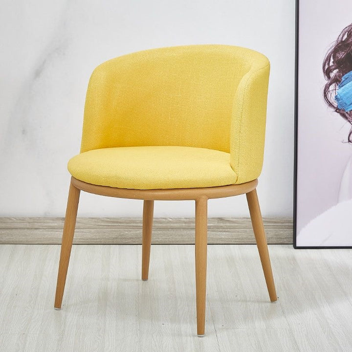 Polster chair with modern curves and comfortable seating surface Bowlift