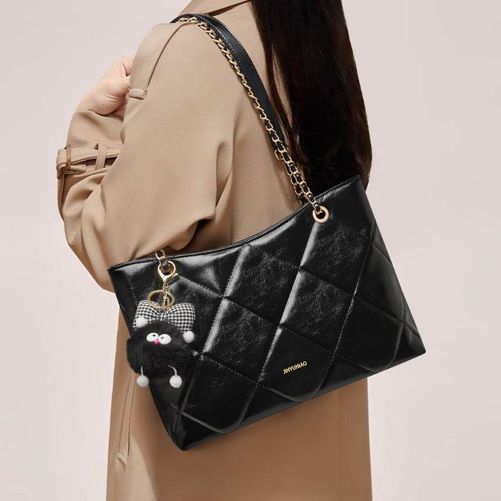 Quilted Chic Handbag Bowlift