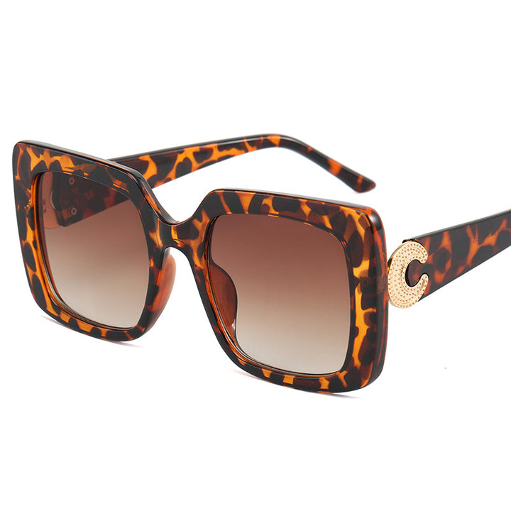 Women's fashionable sunglasses in modern square design Bowlift