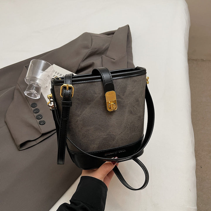 Chic Structural Handbag Bowlift