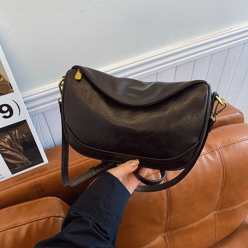 Sleek Everyday Shoulder Bag Bowlift