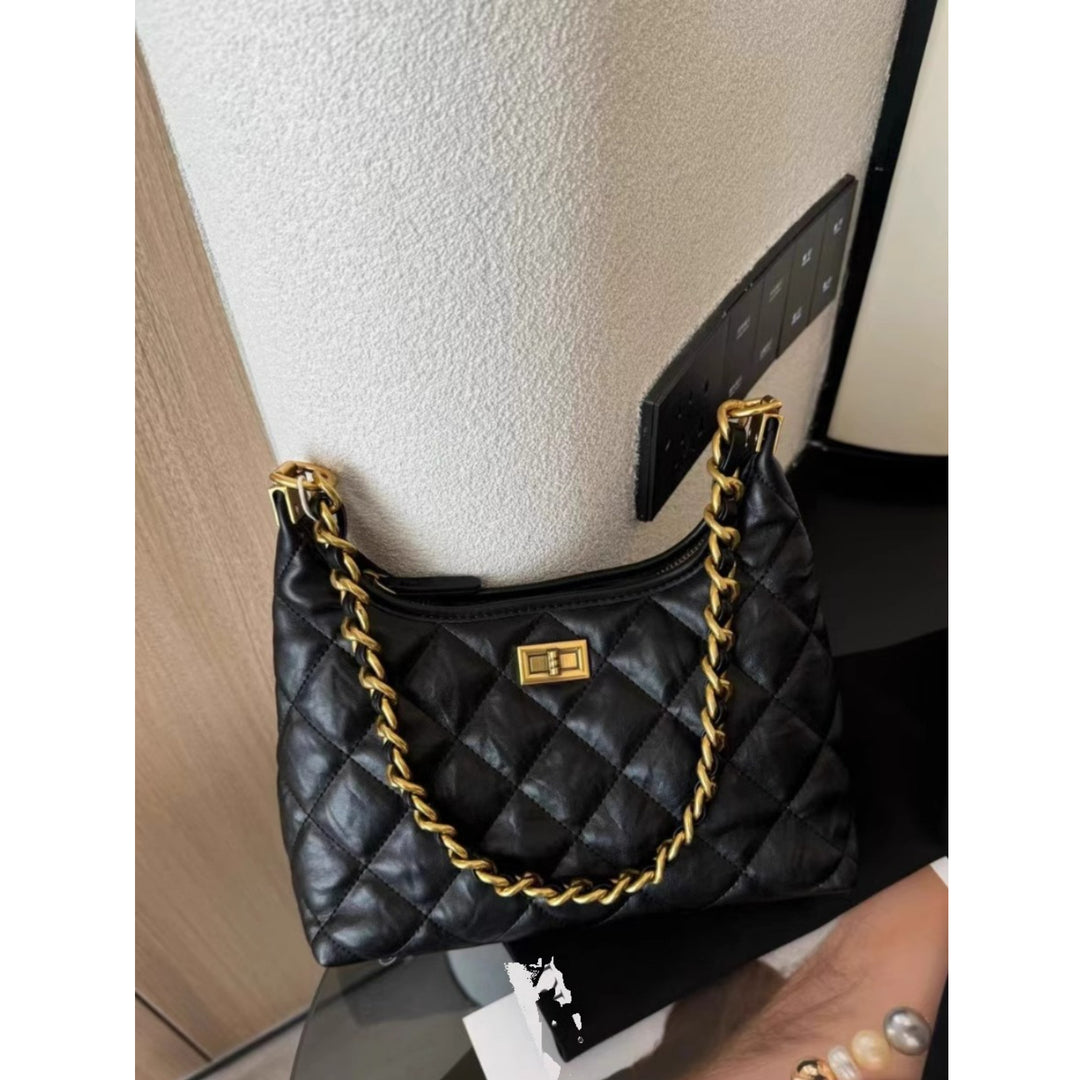 Elegant Quilted Shoulder Bag Bowlift