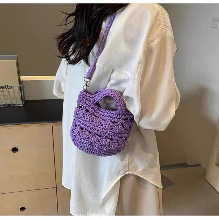 Hand-knotted bag with braided structure Bowlift