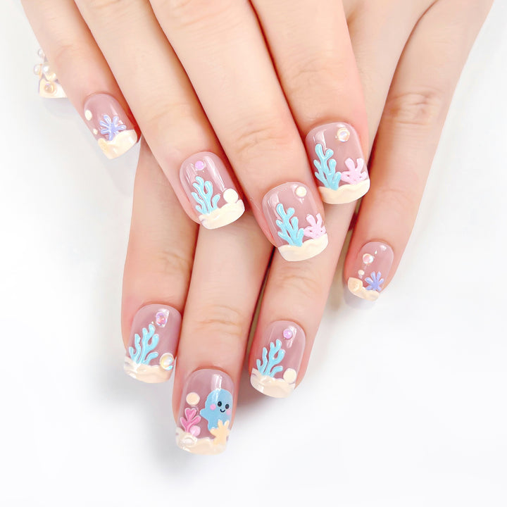 Nails in maritime themes with 3D applications Bowlift