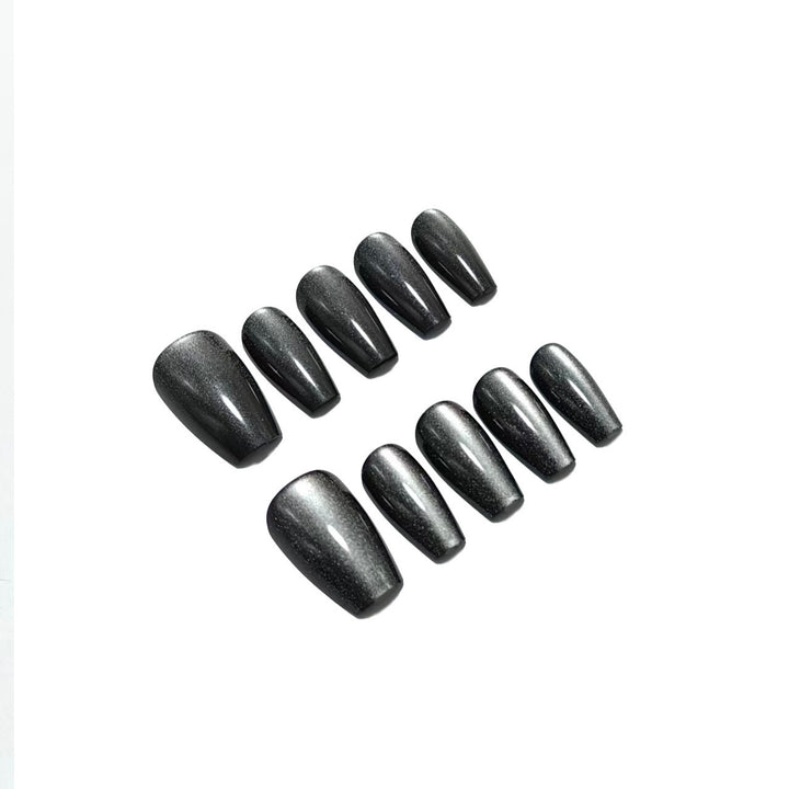 Nail art set with elegant metallic finish Bowlift