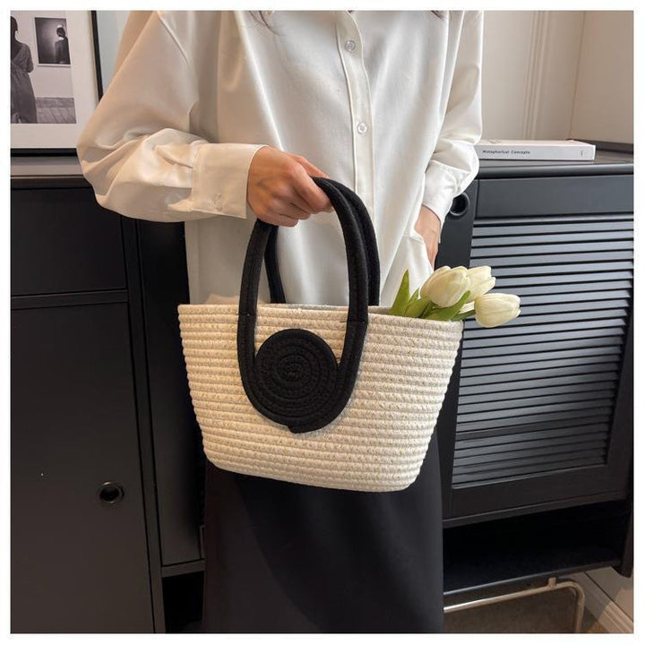 Trendy Handbag Made of Braided Natural Material Bowlift