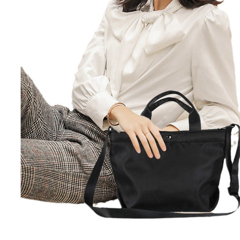Shoulder bag with comfortable shoulder strap Bowlift