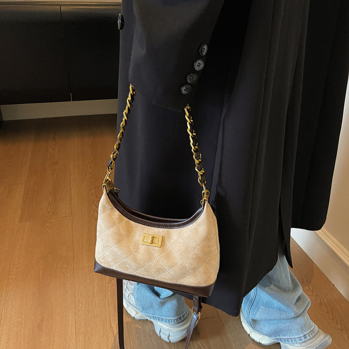 Chic Quilted Handbag Bowlift