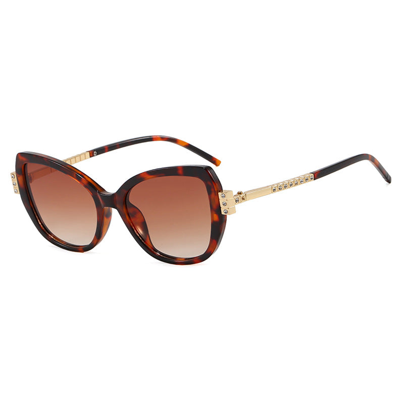 Women oversized sunglasses with protective UV filter and elegant accents Bowlift