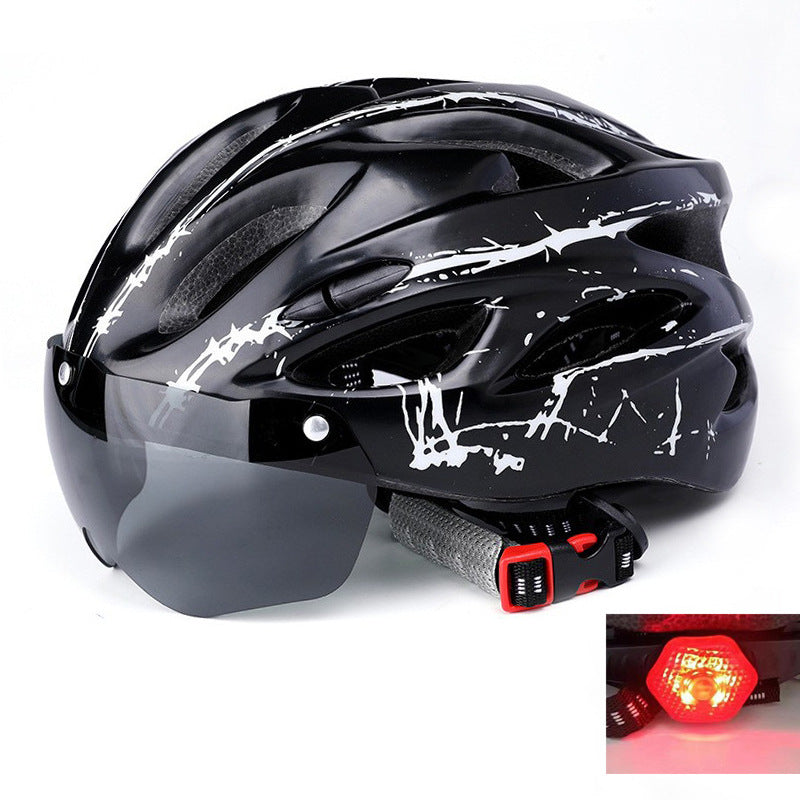 Bicycle helmet with integrated sun visor and optimal ventilation Bowlift