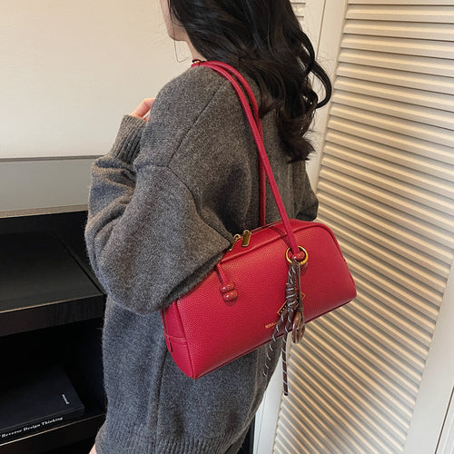 Chic Retro Handbag Bowlift
