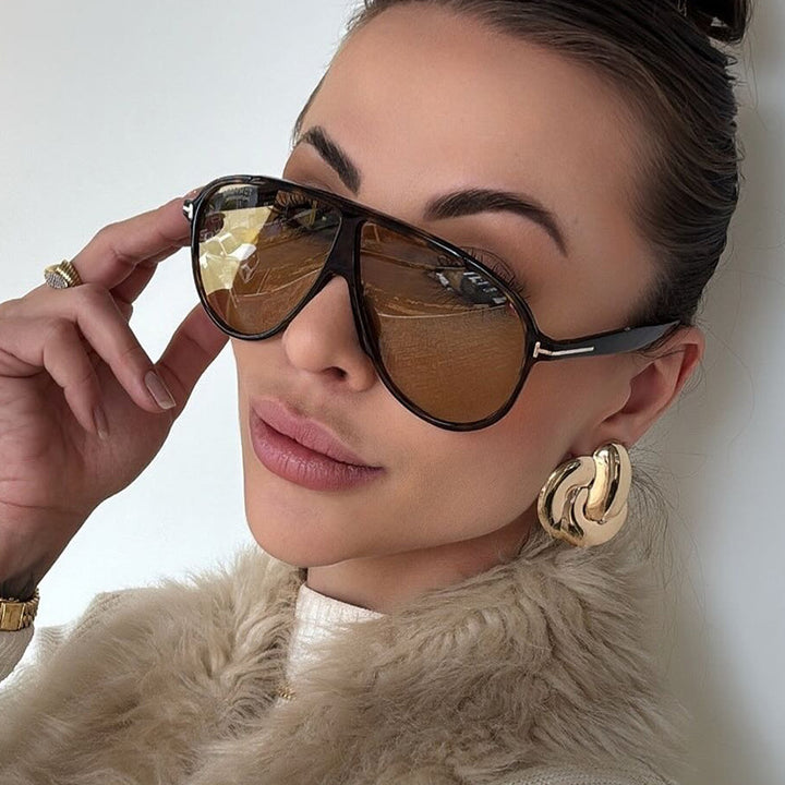 Women fashionable glasses with large trendy frame Bowlift