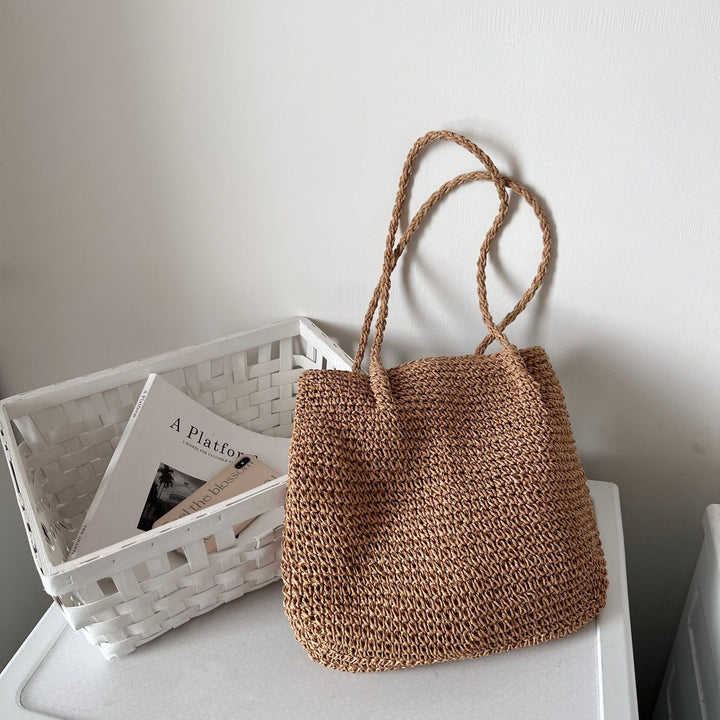Elegant Bast bag with spacious interior Bowlift