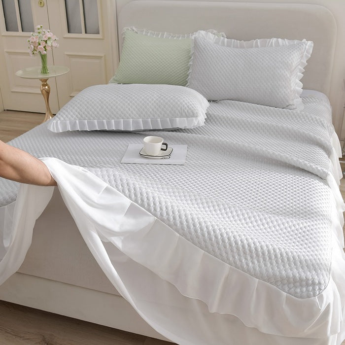 Ladies elegant bedspread set with decorative ruffled hem Bowlift