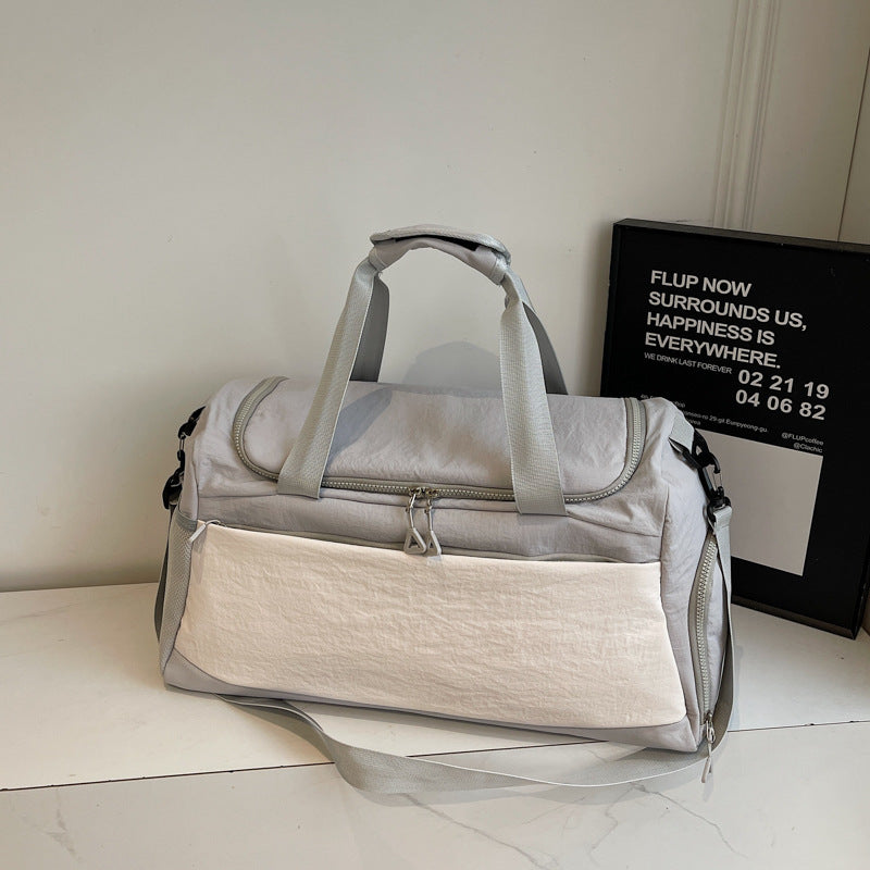 Sporty travel bag with multiple compartments Bowlift