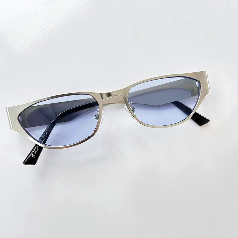 Fashionable sunglasses with elegant design Bowlift