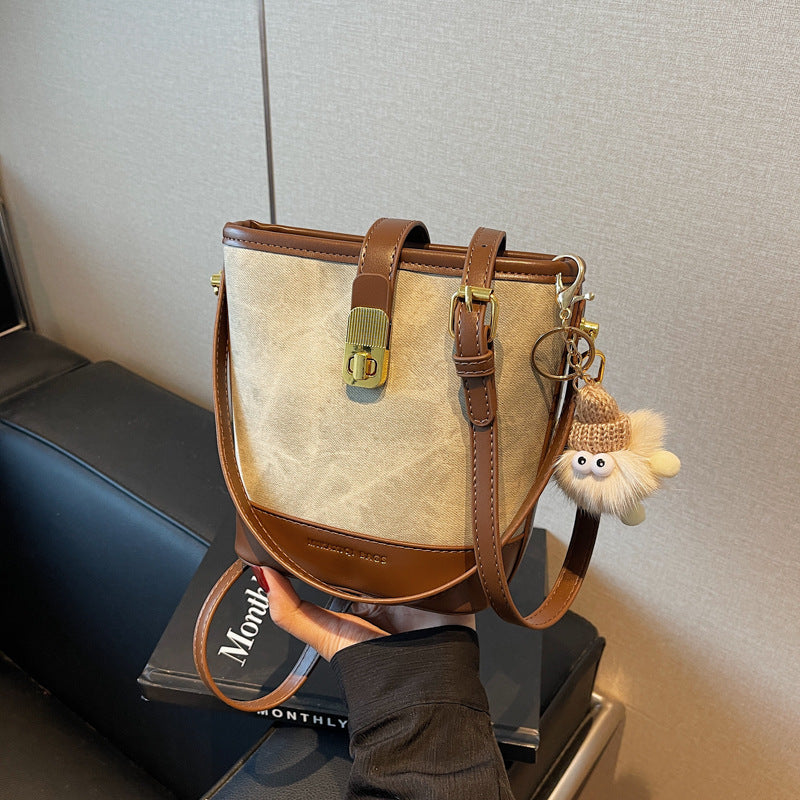 Chic Structural Handbag Bowlift