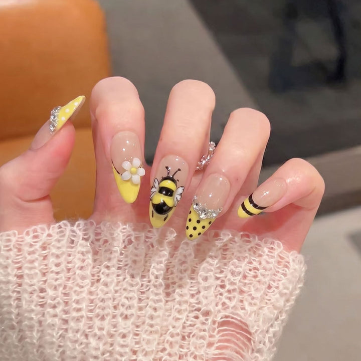 Artistic Bee-Themed Press-On Nail Set Bowlift
