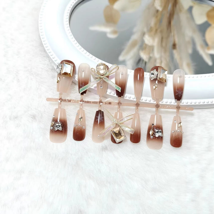 Artificial nails with luxurious design and elegant decorations Bowlift