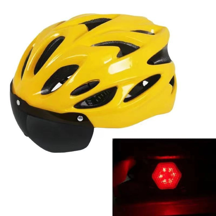 Bicycle helmet with integrated sun visor and optimal ventilation Bowlift