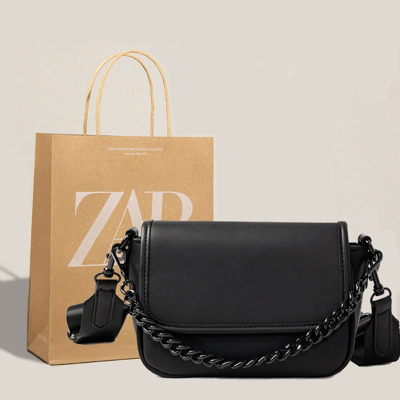 Elegant crossbody bag with chain shoulder strap Bowlift