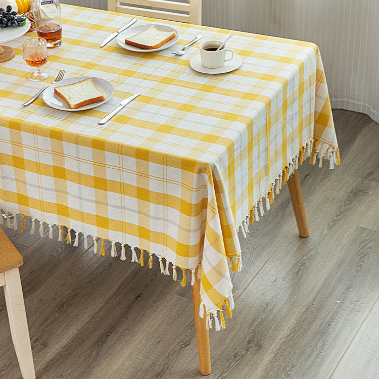 Rectangular checked cotton tablecloth with decorative fringes and light linen finish Bowlift