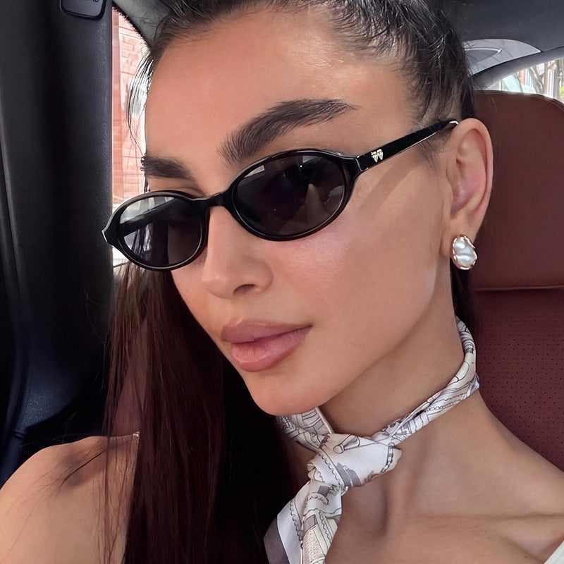 Women's fashionable sunglasses with oval frame and UV protection Bowlift