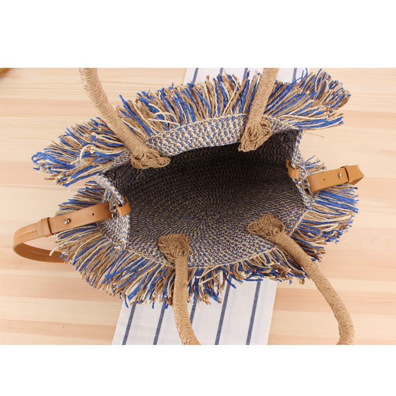 Round bag with fringe decoration Made of woven material Bowlift
