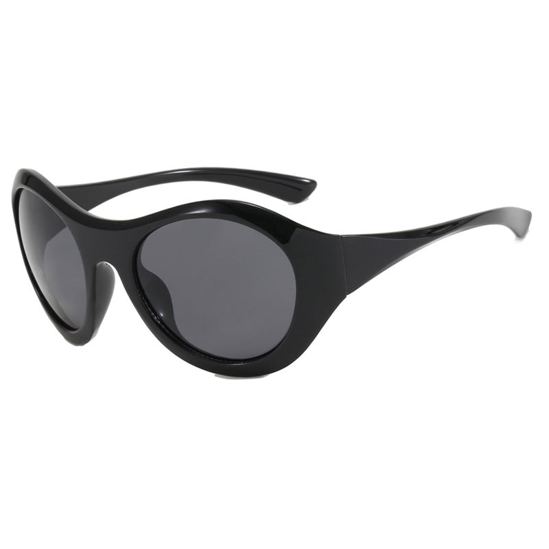 Ladies retro-inspired sunglasses with oversized frame and protective lenses Bowlift
