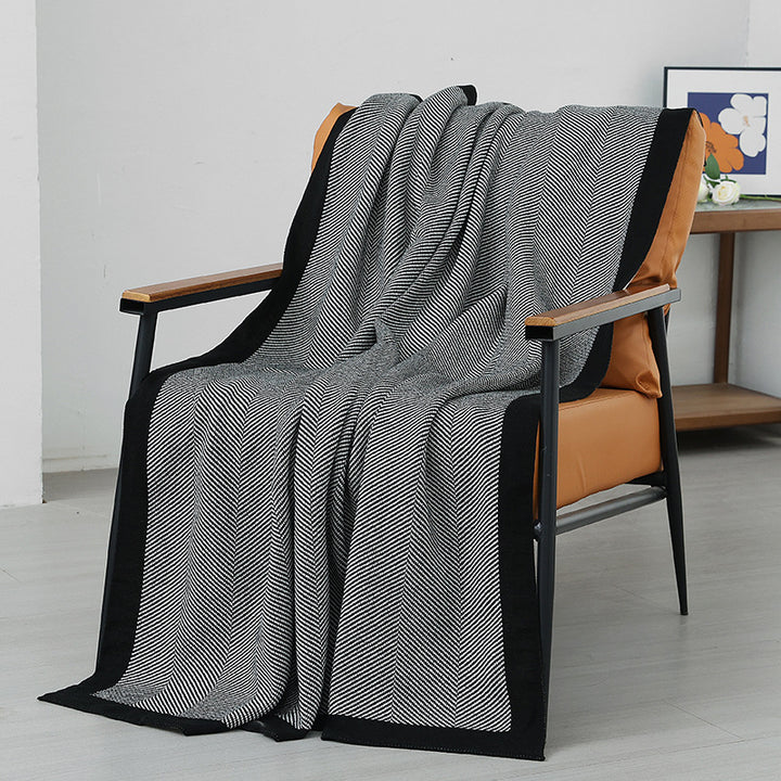 Women's Elegant Snuggle Blanket made of Soft Knit with Geometric Pattern Bowlift