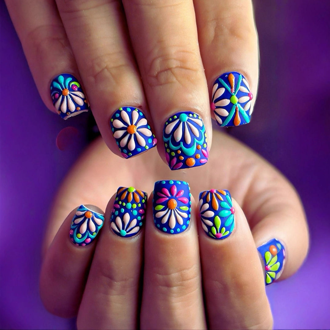 Artificial nails with floral pattern Bowlift