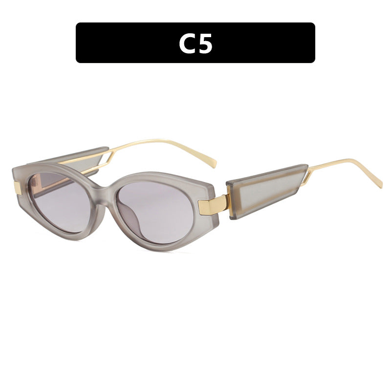 Ladies elegant Cat-Eye sunglasses with gold accents Bowlift