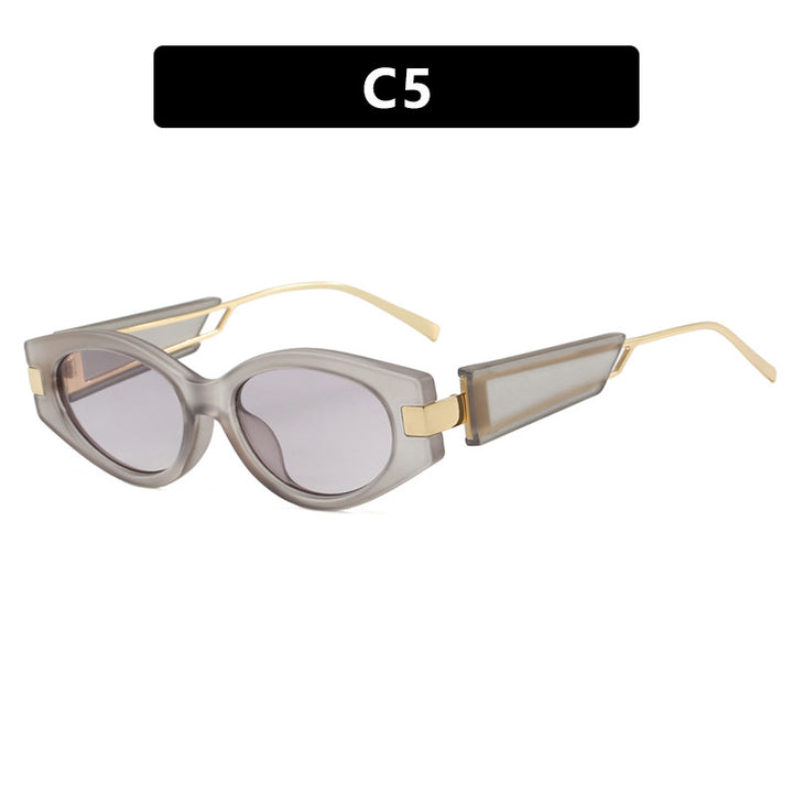 Ladies elegant Cat-Eye sunglasses with gold accents Bowlift