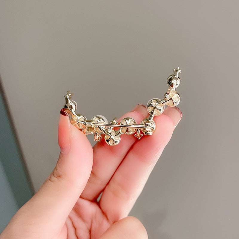 Elegant pearl earrings Bowlift