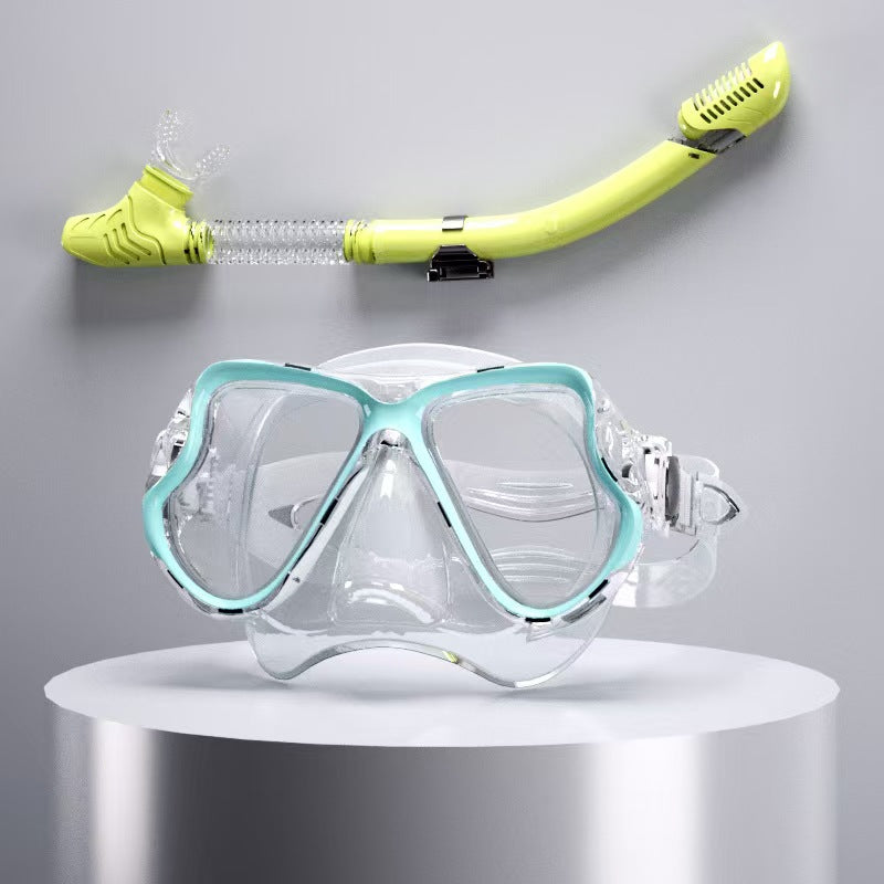 Diving mask with ergonomic design and a flexible snorkel Bowlift