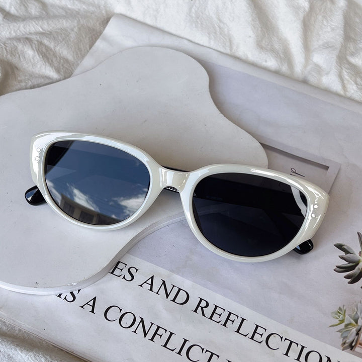 Cat-Eye Frame Sunglasses Bowlift